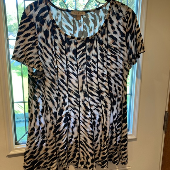 Roz & Ali Animal print fit and flair top - Picture 2 of 4